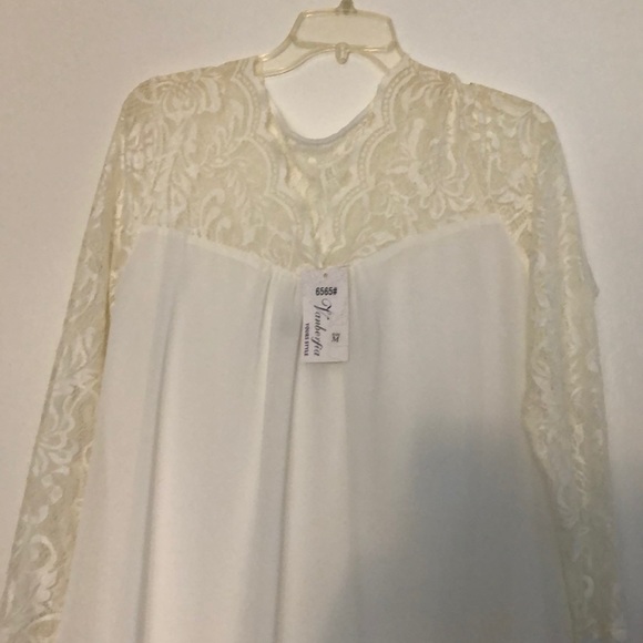 White lace neck and sleeve flowy dress - Picture 3 of 3